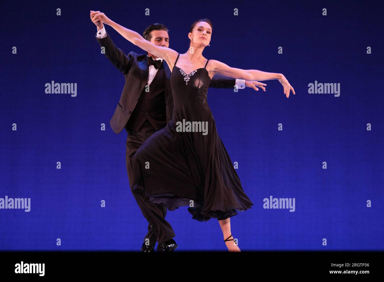 Les danseurs de la Compagnie nationale de danse (CND) se produisent lors de la présentation du spectacle 'AMÉRICA' au théâtre Zarzuela à Madrid le 11 juillet 2023 Espagne avec : atmosphère où : Madrid, Espagne quand : 11 Jul 2023 crédit : Oscar Gonzalez/WENN Banque D'Images