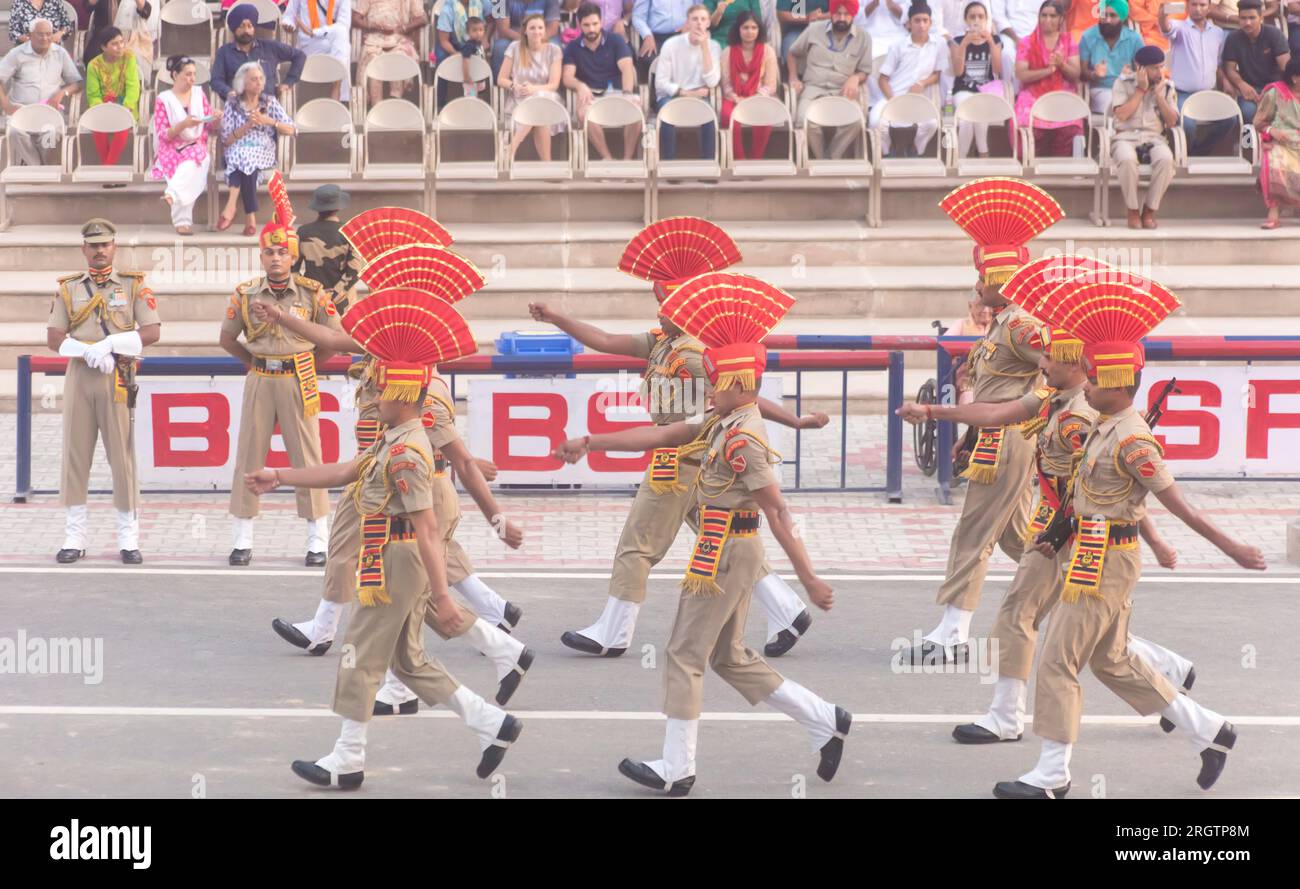 Soldats indiens à la frontière à Waga, Rajasthan, Inde Banque D'Images