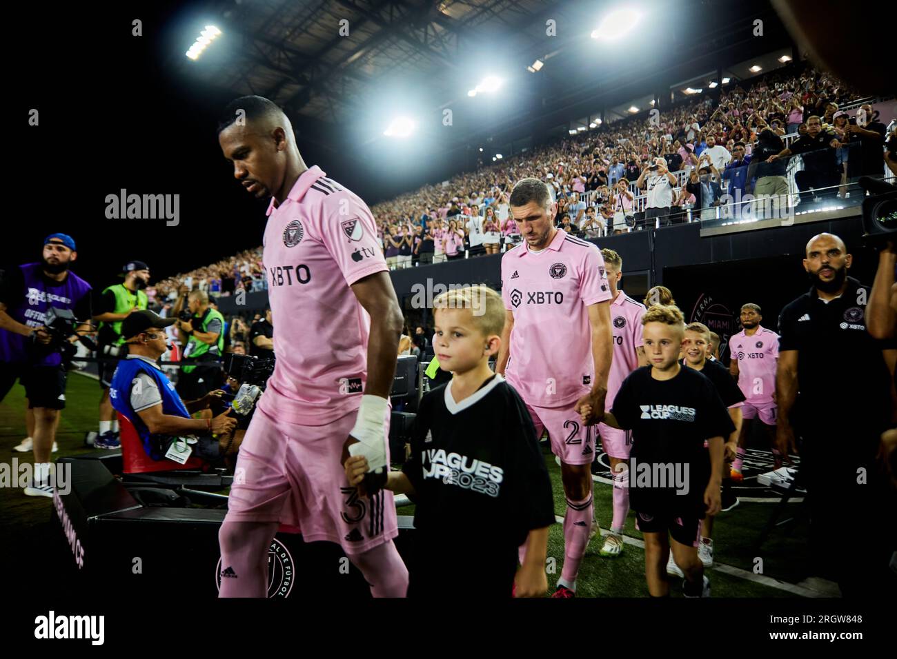 Fort Lauderdale, FL, États-Unis. 11 août 2023. 3-Dixon Arrovo de l'Inter Miami, 27-Sergii Kryvtsov de l'Inter Miami pendant le match Charlotte FC vs Inter Miami CF au DRV Pink Stadium en Floride, aux États-Unis. Crédit : Yaroslav Sabitov/YES Market Media/Alamy Live News Banque D'Images