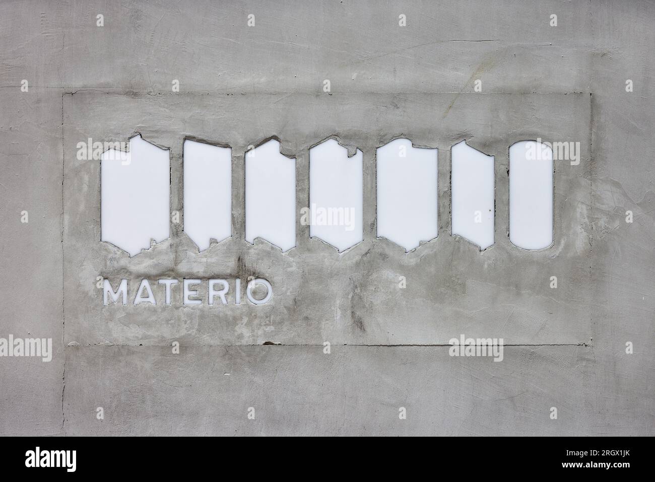 Base MATERIO, panneau sur bâtiment en béton conçu par Noi Shigemasa, 2011 ; Higashinihonbashi, Tokyo, Japon Banque D'Images