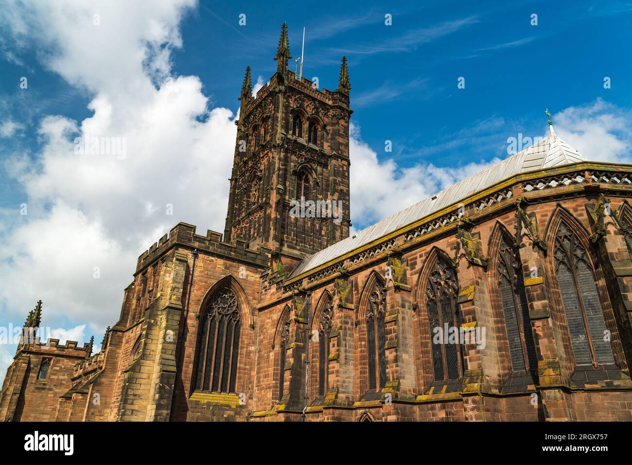 Wolverhampton, Royaume-Uni - août 11 2023 : extérieur de l'église Colligiate St Peter une église du 15e siècle à Wolverhampton, Royaume-Uni Banque D'Images