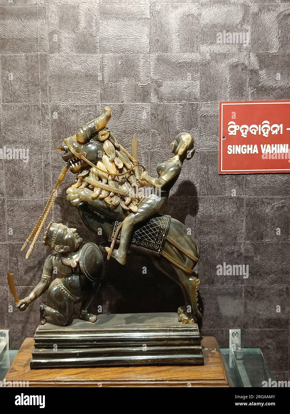 Singhavahini Durga. Fabriqué avec corne. Probablement une corne de Gayala. Banque D'Images