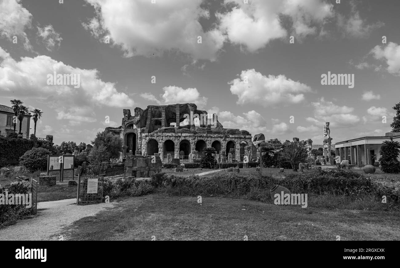 L'amphithéâtre Campanien est un amphithéâtre romain situé dans la ville de Santa Maria Capua Vetere - coïncidant avec l'ancienne Capoue - deuxième en siz Banque D'Images