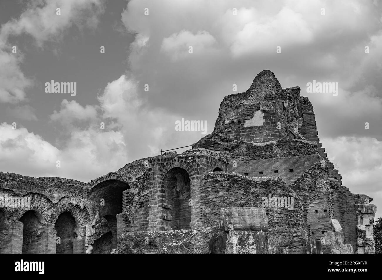 L'amphithéâtre Campanien est un amphithéâtre romain situé dans la ville de Santa Maria Capua Vetere - coïncidant avec l'ancienne Capoue - deuxième en siz Banque D'Images