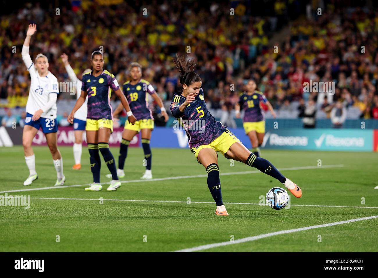 Sydney, Australie, 12 août 2023. Lorena Bedoya Durango, de Colombie, libère le ballon lors du match de quart de finale de la coupe du monde féminine entre l'Angleterre et la Colombie au Stadium Australia le 12 août 2023 à Sydney, en Australie. Crédit : Damian Briggs/Speed Media/Alamy Live News Banque D'Images