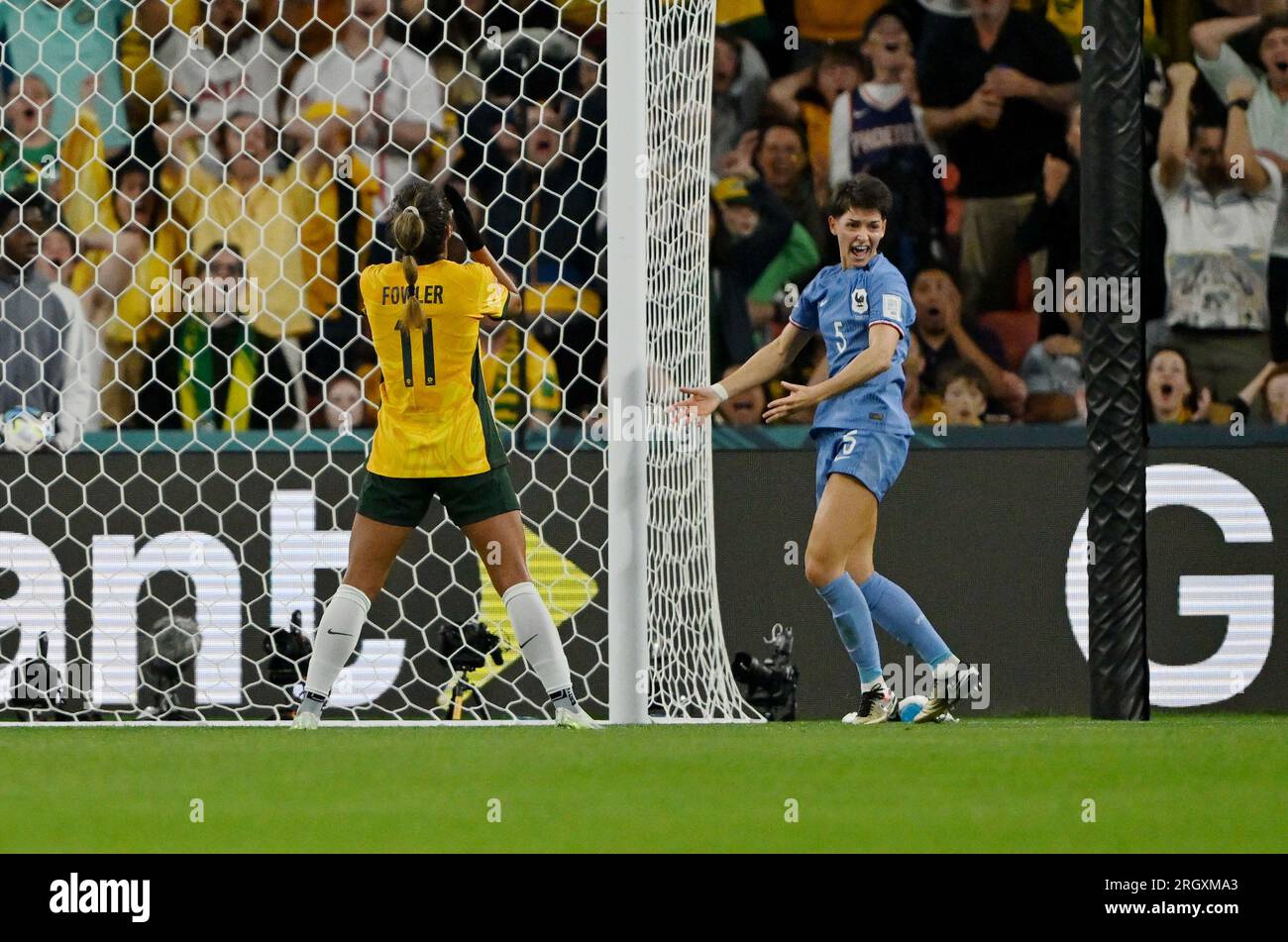 Brisbane, Australie. 12 août 2023. La française ELISA de Almeida (R) réagit lors du match de quart de finale entre l'Australie et la France à la coupe du monde féminine de la FIFA 2023 à Brisbane, Australie, le 12 août 2023. Crédit : Li Yibo/Xinhua/Alamy Live News Banque D'Images Brisbane, Australie. 12 août 2023. La française ELISA de Almeida (R) réagit lors du match de quart de finale entre l'Australie et la France à la coupe du monde féminine de la FIFA 2023 à Brisbane, Australie, le 12 août 2023. Crédit : Li Yibo/Xinhua/Alamy Live News Banque D'Images