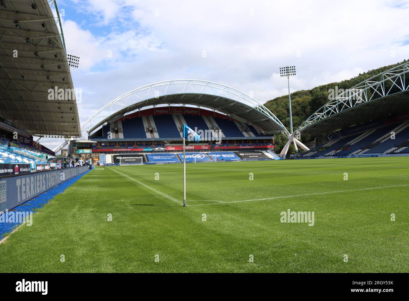 John Smith's Stadium, Huddersfield, Angleterre - 12 août 2023 vue générale de l'avant-match du John Smiths Stadium - pendant le match Huddersfield Town v Leicester City, Sky Bet Championship, 2023/24, John Smith's Stadium, Huddersfield, Angleterre - 12 août 2023 crédit : Mathew Marsden/WhiteRosePhotos/Alamy Live News Banque D'Images