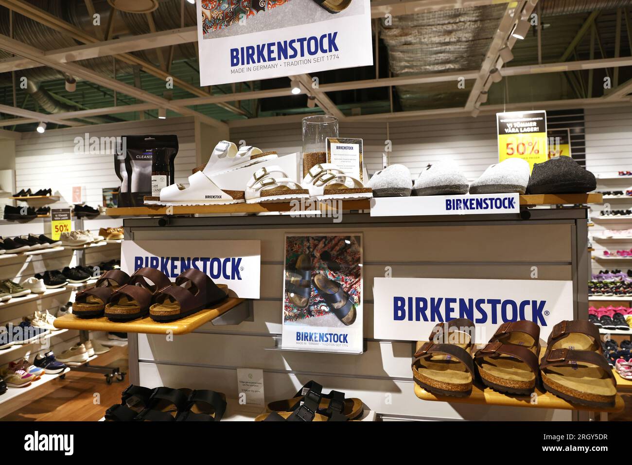 Birkenstock shop store Banque de photographies et d'images à haute  résolution - Alamy