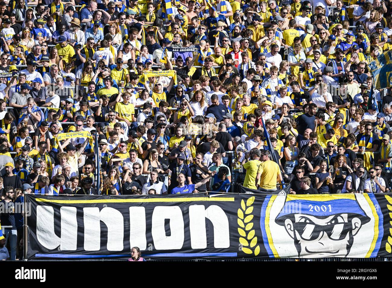 Bruxelles, Belgique. 12 août 2023. Les supporters de l'Union photographiés avant un match de football entre la Royale Union Saint-Gilloise et l'OH Leuven, samedi 12 août 2023 à Bruxelles, le jour 3/30 de la 2023-2024 'Jupiler Pro League' première division du championnat belge. BELGA PHOTO TOM GOYVAERTS crédit : Belga News Agency/Alamy Live News Banque D'Images