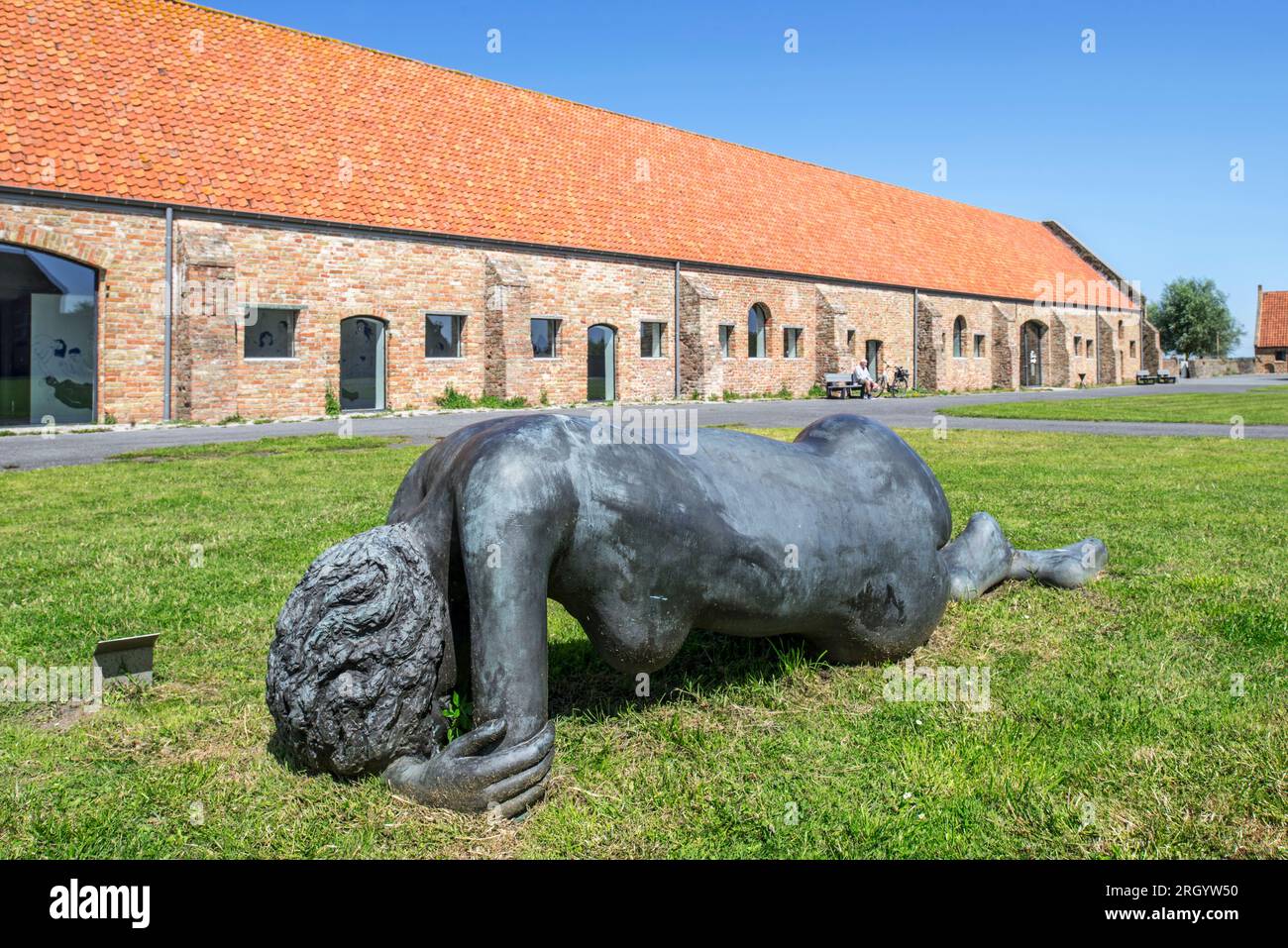 13e siècle grange monastique / grange abbatiale Ten Bogaerde, aujourd'hui musée d'art moderne et centre des arts de Schuur à Koksijde / Coxyde, Flandre Occidentale, Belgique Banque D'Images