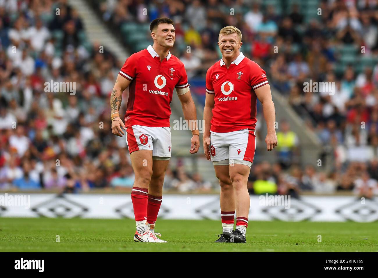 Joe Roberts du pays de Galles et Keiran Williams du pays de Galles sont tous souriants lors du match de la série estivale 2023 Angleterre vs pays de Galles au Twickenham Stadium, Twickenham, Royaume-Uni, le 12 août 2023 (photo de Mike Jones/News Images) Banque D'Images