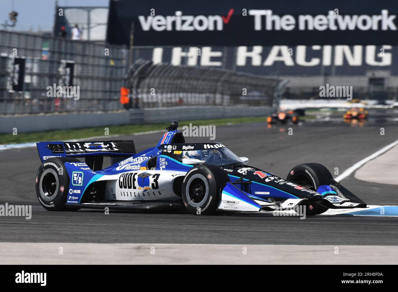 INDIANAPOLIS, IN - AUGUST 12: Graham Rahal (#15 Rahal Letterman Lanigan Racing) races through turn seven during the NTT INDYCAR Series Gallagher Grand Prix on August 12, 2023, at the Indianapolis Motor Speedway Road Course in Indianapolis, Indiana. (Photo by Michael Allio/Icon Sportswire) (Icon Sportswire via AP Images) Banque D'Images