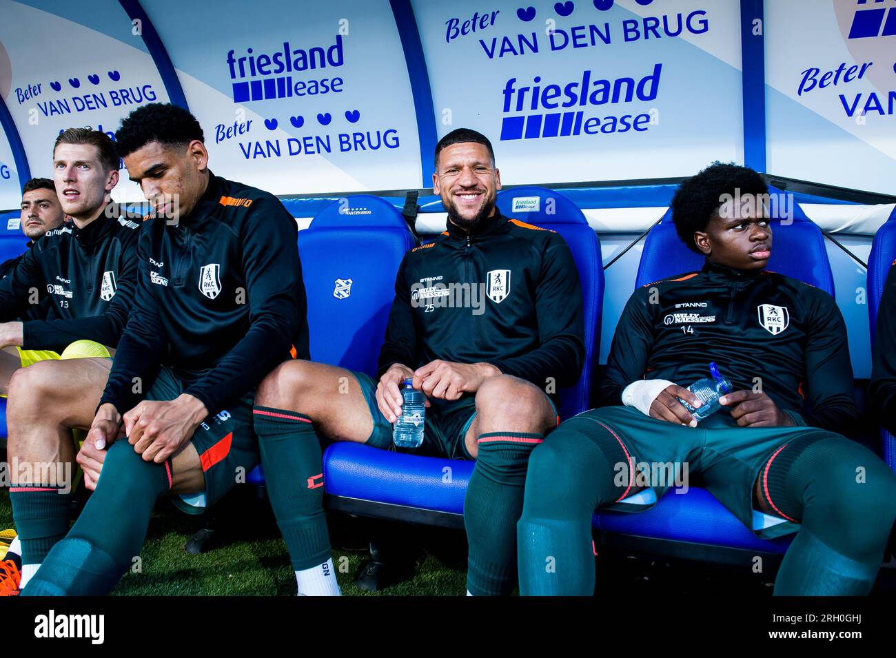 Herenveen - (m) Jeffrey Bruma du RKC Waalwijk commence sur le banc contre son ancien club lors du match de première ligue néerlandaise entre le sc Heerenveen et le RKC Waalwijk au stade Abe Lenstra le 12 août 2023 à Heerenveen, aux pays-Bas. LASER ANP COR Banque D'Images