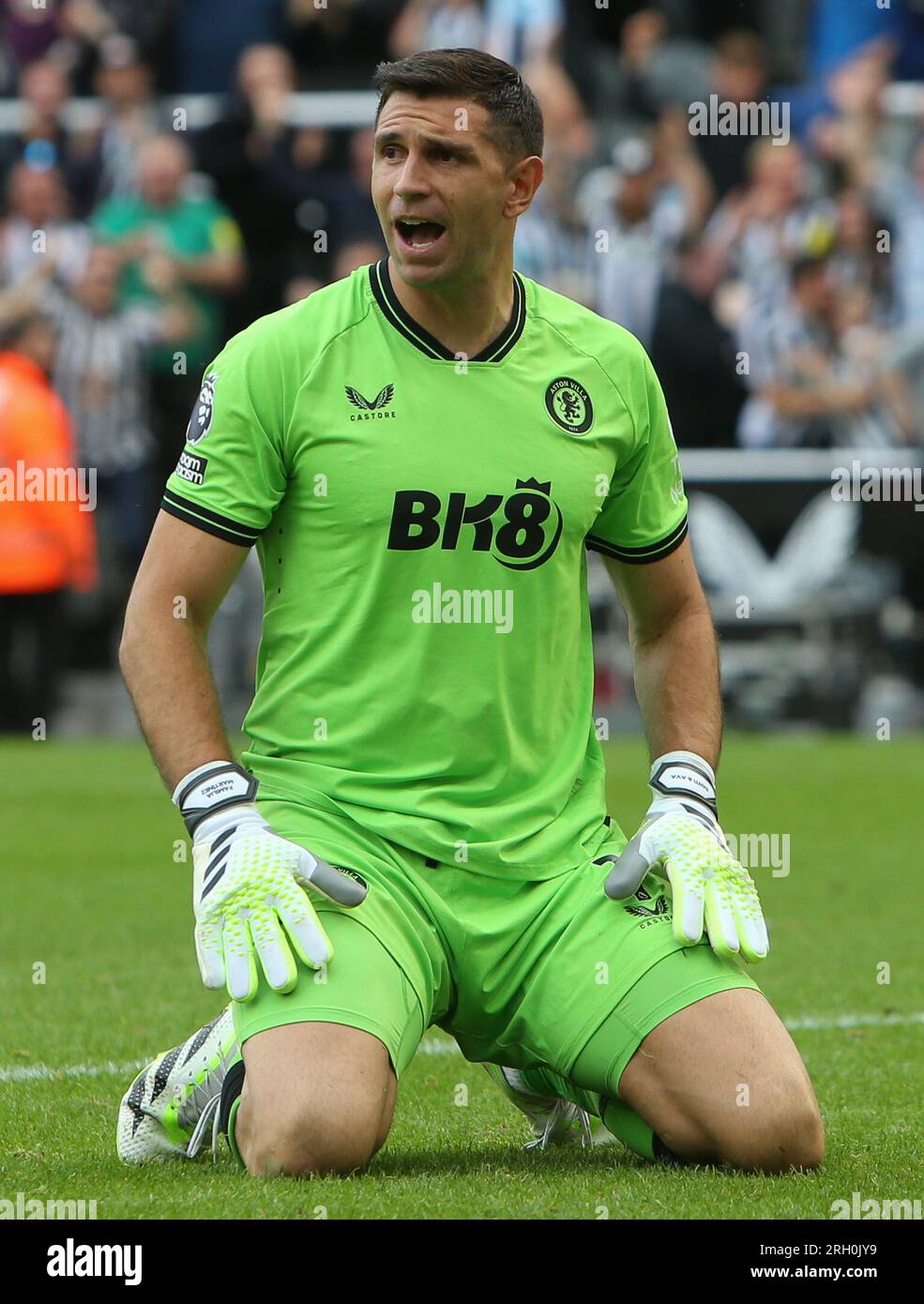 Newcastle le samedi 12 août 2023. Aston Villa Goalkeeper Emiliano Martínez lors du match de Premier League entre Newcastle United et Aston Villa à St. James's Park, Newcastle le samedi 12 août 2023. (Photo : Michael Driver | MI News) crédit : MI News & Sport / Alamy Live News Banque D'Images