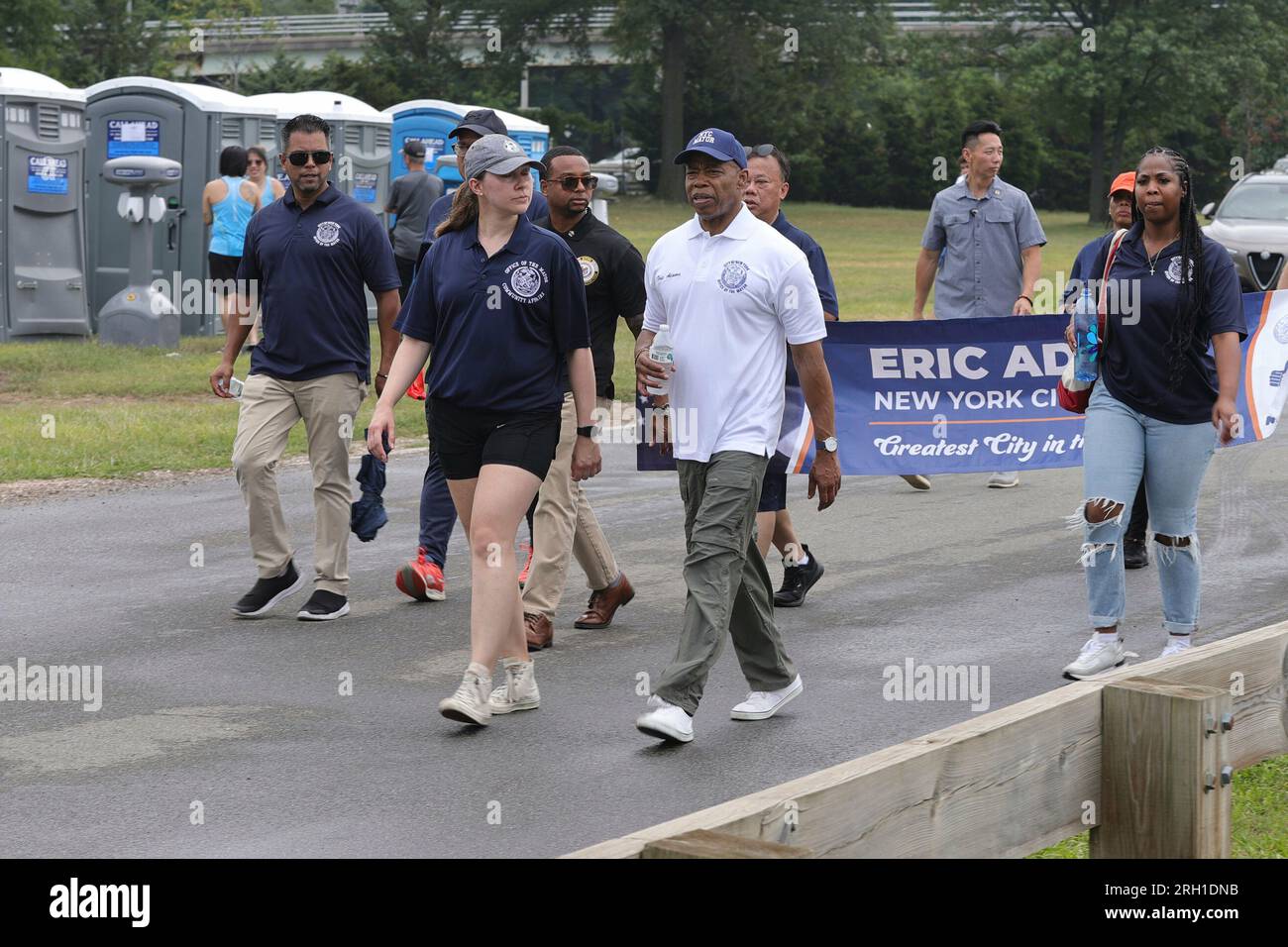 Flushing Park, New York, États-Unis, le 112 août 2023 - le maire Eric Adams participe au Festival des bateaux-dragons de Hong Kong 2023 avec l'unité des affaires communautaires des maires (CAU) à Meadow Lake à Flushing Meadows Corona Park, Queens, le samedi 12 août 2023. Photo : Luiz Rampelotto/EuropaNewswire Banque D'Images