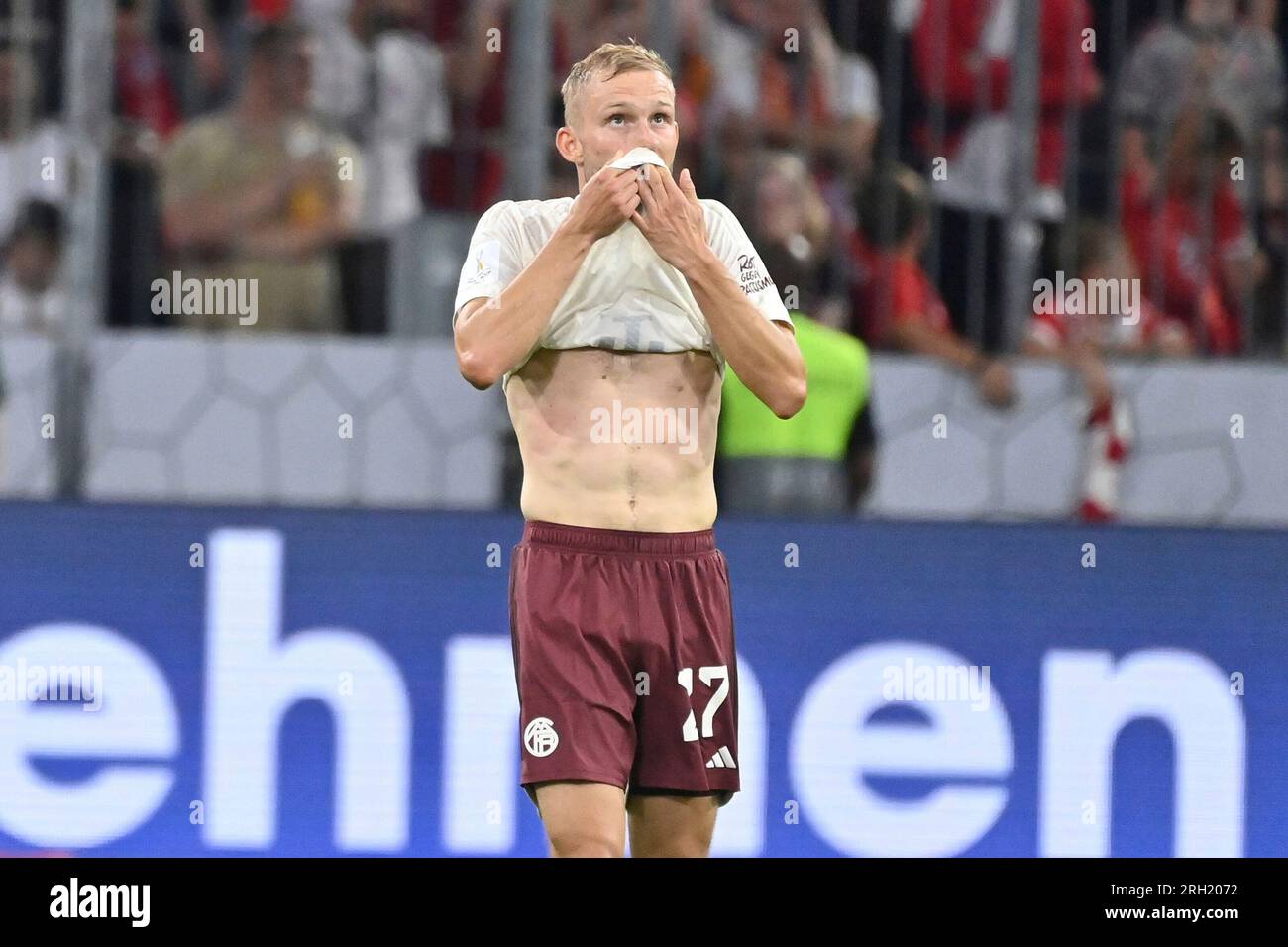 Munich, Deutschland. 12 août 2023. Konrad LAIMER (FC Bayern Munich), déception, frustré, déçu, frustré, abattu, action, image unique, motif individuel coupé, demi-figure, demi figurine Soccer DFL Supercup 2023/FC Bayern Munich - RB Leipzig 0-3 le 12 août 2023 à Munich ALLIANZAREN A? Crédit : dpa/Alamy Live News Banque D'Images