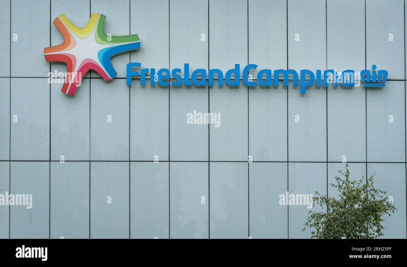 Wageningen, pays-Bas, 11.08.2023, logo de Friesland Campina, une coopérative laitière multinationale néerlandaise Banque D'Images