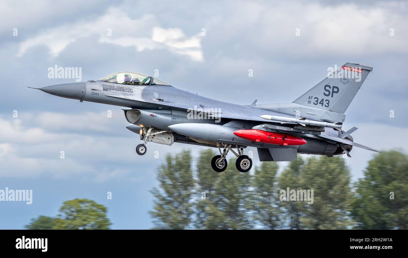 United States Air Force - General Dynamics F-16RFighting Falcon, arrivant à la RAF Fairford pour le Royal International Air Tattoo 2023. Banque D'Images