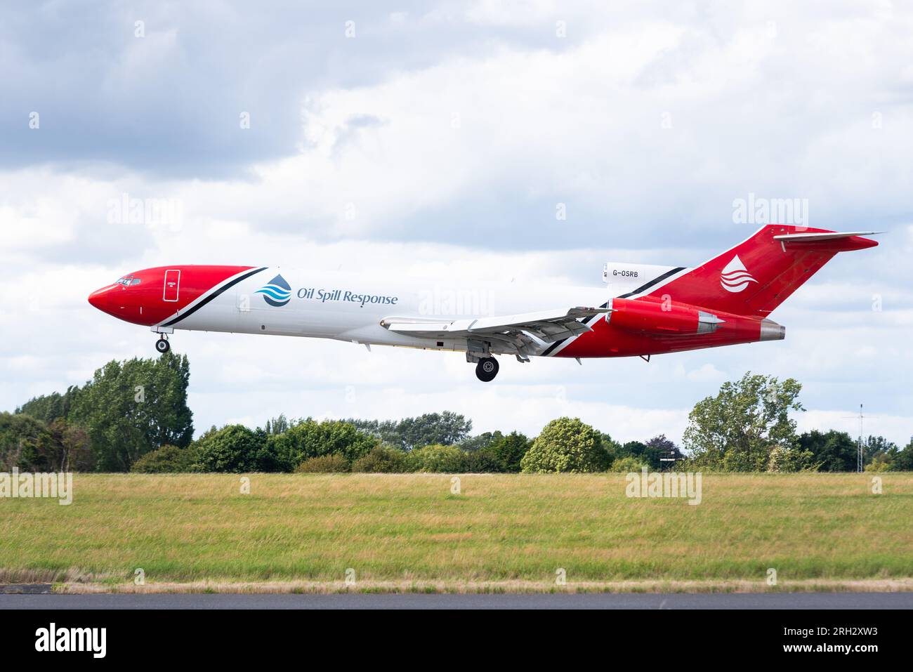 Aéroport de Londres Southend, Essex, Royaume-Uni. 13 août 2023. Boeing 727 avion de série G-OSRB a atterri à l'aéroport d'Essex après avoir été en attente lors du transfert de pétrole du pétrolier FSO Safer au large des côtes du Yémen. L'avion de ligne converti a été stationné à l'aéroport de Djibouti pendant toute la durée de l'opération qui a vu plus d'un million de barils de pétrole transférés du pétrolier à un navire de récupération. Le 727 est exploité par 2WRAviation pour le compte de OSR et est équipé d'équipements permettant de pulvériser des produits chimiques dispersants sur toute huile déversée pendant le transfert Banque D'Images