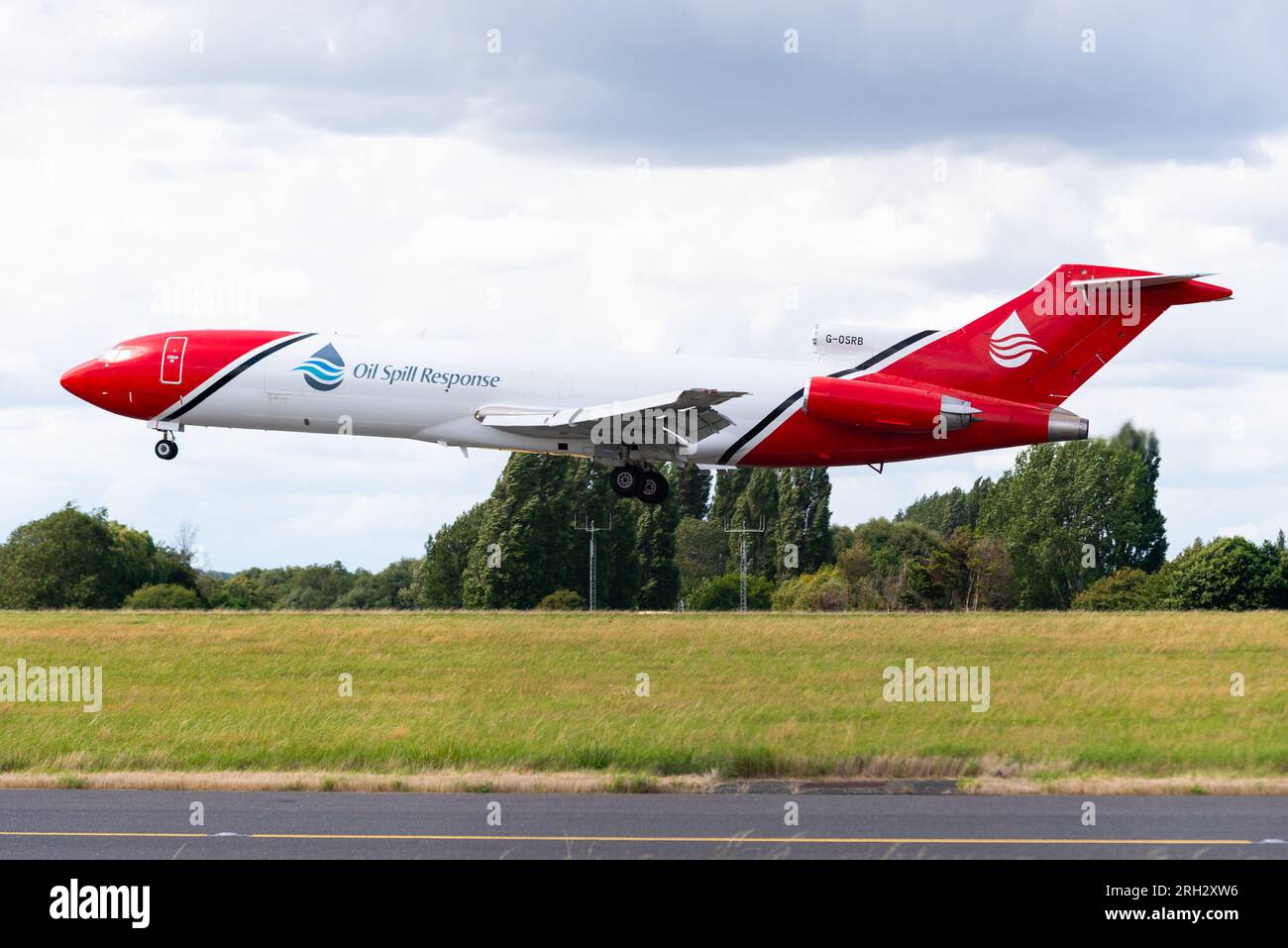 Aéroport de Londres Southend, Essex, Royaume-Uni. 13 août 2023. Boeing 727 avion de série G-OSRB a atterri à l'aéroport d'Essex après avoir été en attente lors du transfert de pétrole du pétrolier FSO Safer au large des côtes du Yémen. L'avion de ligne converti a été stationné à l'aéroport de Djibouti pendant toute la durée de l'opération qui a vu plus d'un million de barils de pétrole transférés du pétrolier à un navire de récupération. Le 727 est exploité par 2WRAviation pour le compte de OSR et est équipé d'équipements permettant de pulvériser des produits chimiques dispersants sur toute huile déversée pendant le transfert Banque D'Images