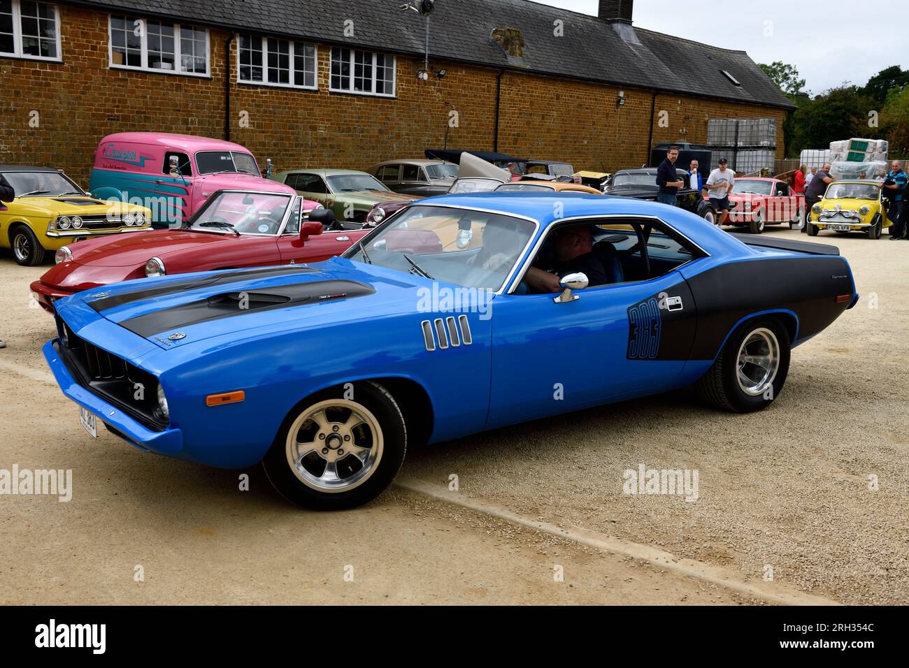 Cotswolds, Royaume-Uni. 13 août 2023. Barracuda sur l'exposition statique à Hook Norton Brewery Classic car Meeting Oxfordshire Angleterre royaume-uni. 13 août 2023 crédit : MELVIN GREEN / Alamy Live News. Crédit : MELVIN GREEN/Alamy Live News Banque D'Images