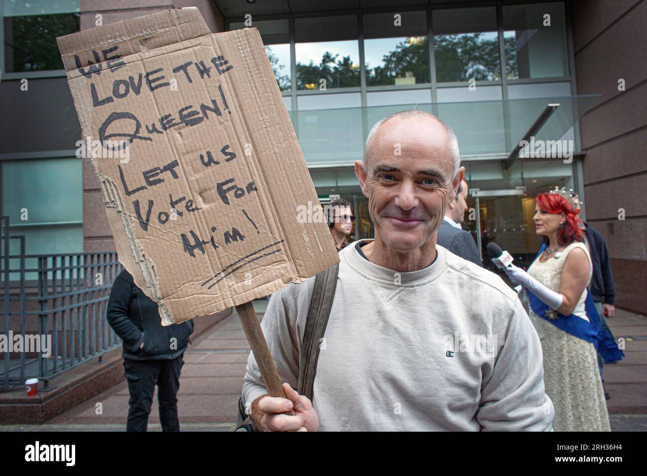 Manifestants du mariage royal à Soho Square, Londres, Royaume-Uni Banque D'Images