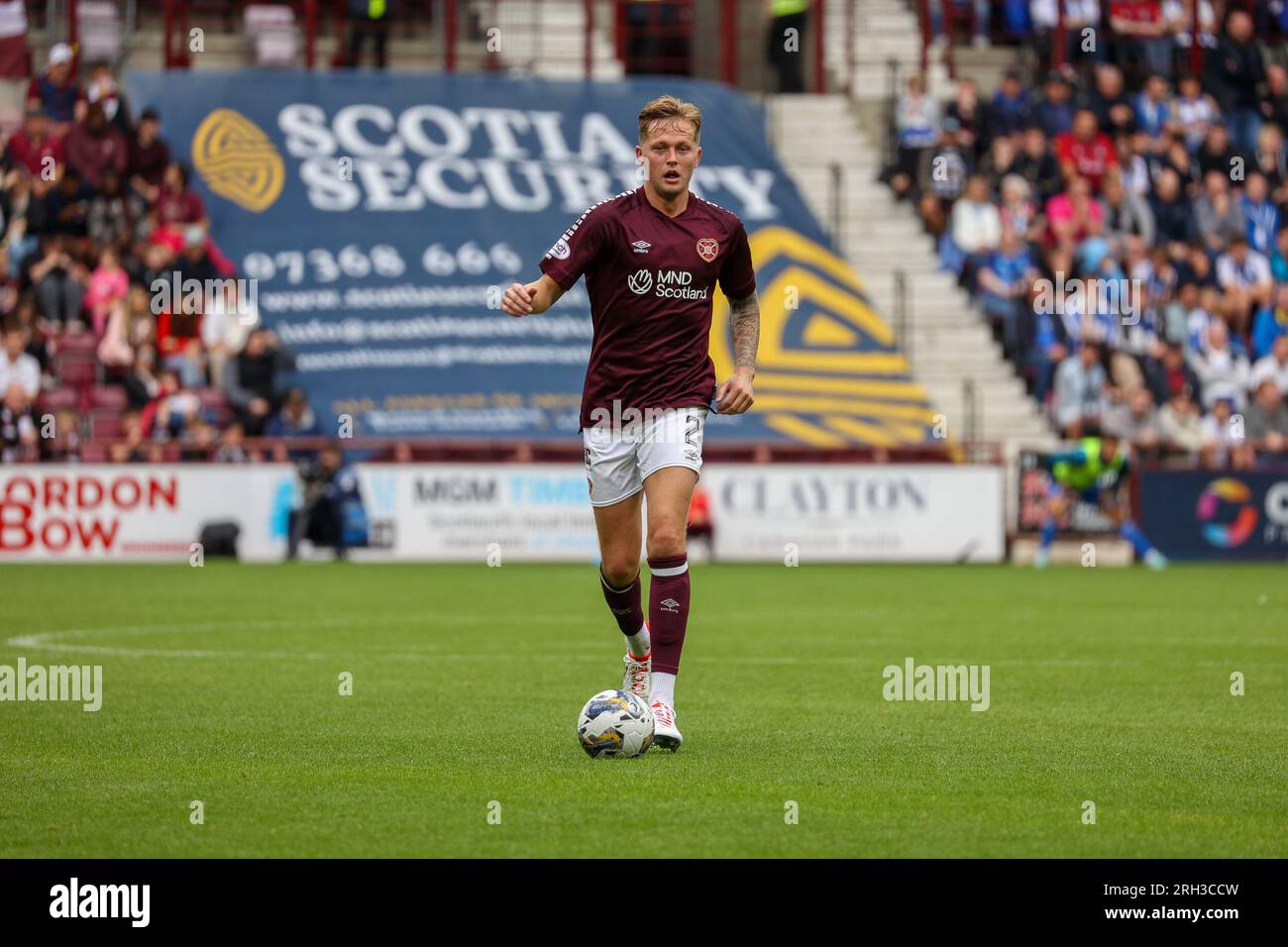 Edimbourg, Royaume-Uni. 13 août 2023. Parc Tynecastle. Edimbourg. Écosse. Hearts v Kilmarnock. 13 août 2023 Frankie Kent du Hearts' avance du milieu de terrain dans le tirage au sort de 0-0 (crédit photo : David Mollison/Alamy Live News Banque D'Images