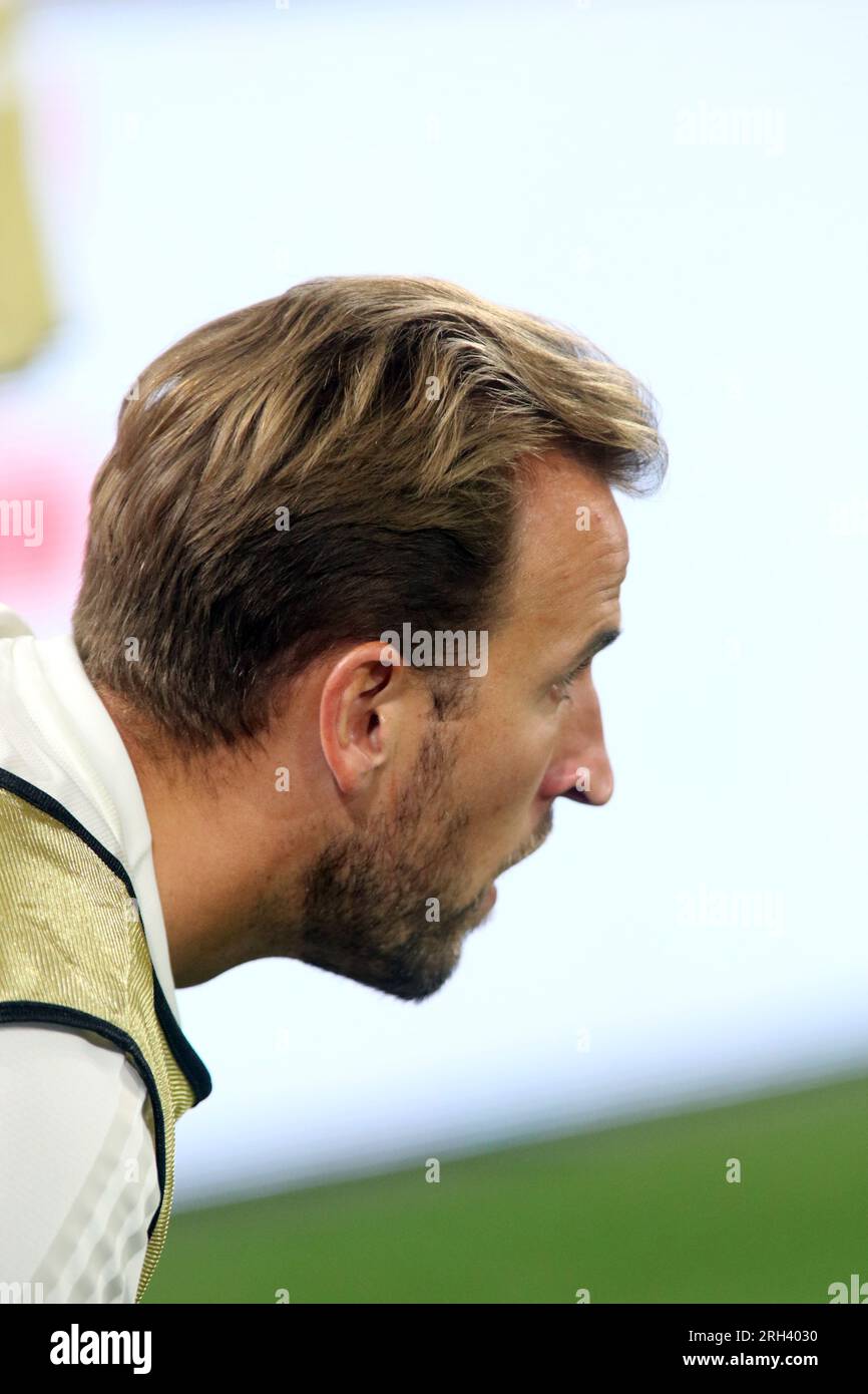 MUNICH, Allemagne. , . Harry KANE d'Angleterre, maintenant le numéro 9 du FC Bayern Muenchen est un joueur nouvellement signé, attaquant dans son premier match pour son nouveau club, vu ici lors du match de Supercup football entre le FC Bayern Muenchen et RB LEIPZIG à l'Allianz Arena de Munich en 12. AOÛT 2023, Allemagne. Ici pendant l'échauffement pour jouer pendant la seconde moitié du match, DFL, Fussball, 0:3 (photo et copyright @ ATP images/Arthur THILL (THILL Arthur/ATP/SPP) crédit : SPP Sport Press photo. /Alamy Live News Banque D'Images