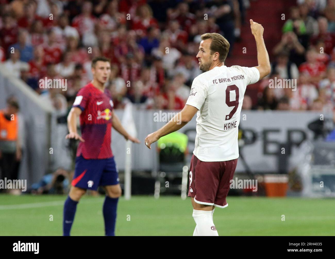 MUNICH, Allemagne. , . Harry KANE d'Angleterre, maintenant le numéro 9 du FC Bayern Muenchen est un joueur nouvellement signé, attaquant dans son premier match pour son nouveau club, vu ici lors du match de Supercup football entre le FC Bayern Muenchen et RB LEIPZIG à l'Allianz Arena de Munich en 12. AOÛT 2023, Allemagne. Kane pendant la seconde moitié du match. DFL, Fussball, 0:3 (photo et copyright @ ATP images/Arthur THILL (THILL Arthur/ATP/SPP) crédit : SPP Sport Press photo. /Alamy Live News Banque D'Images