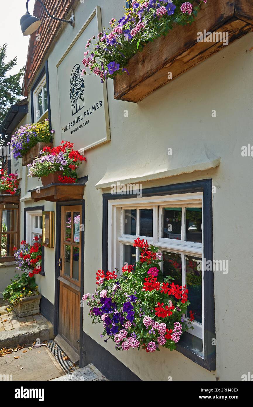 Pub anglais traditionnel 'The Samuel Palmer' dans le village Kent de Shoreham. Banque D'Images