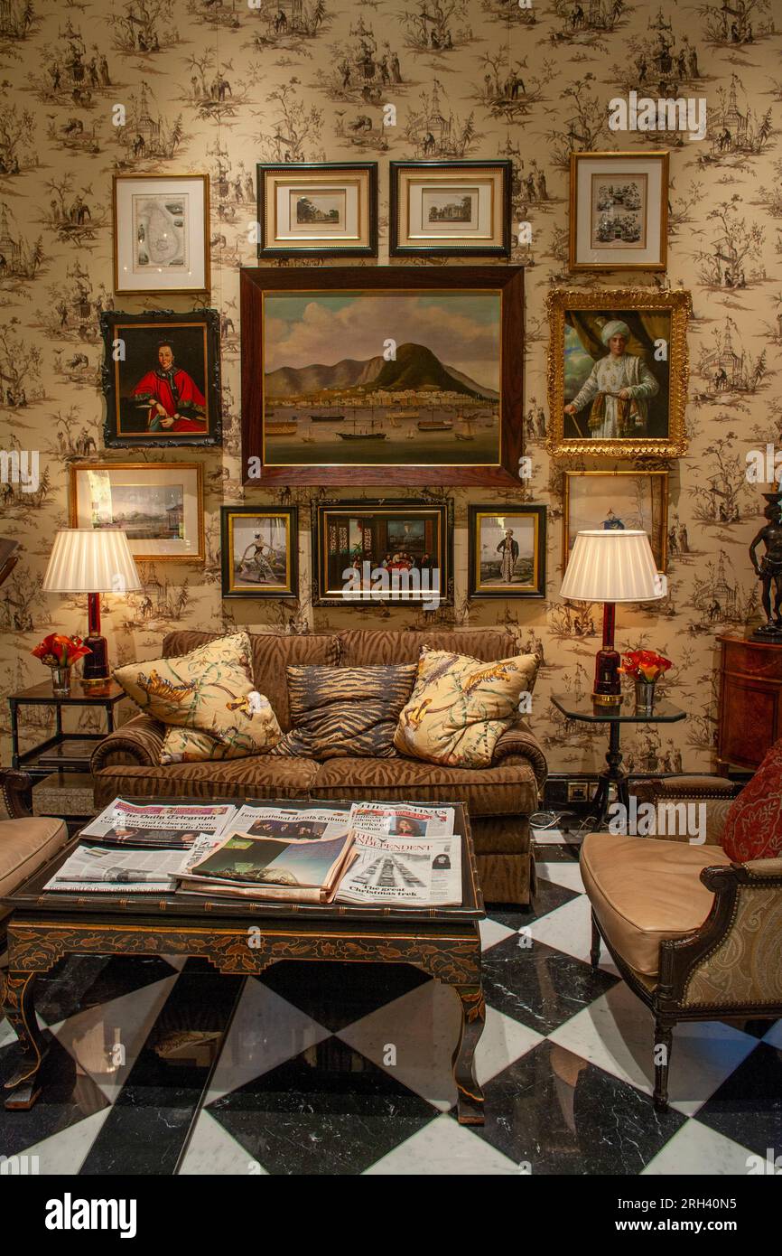 Hall de l'hôtel Savoy à Londres , Royaume-Uni Banque D'Images