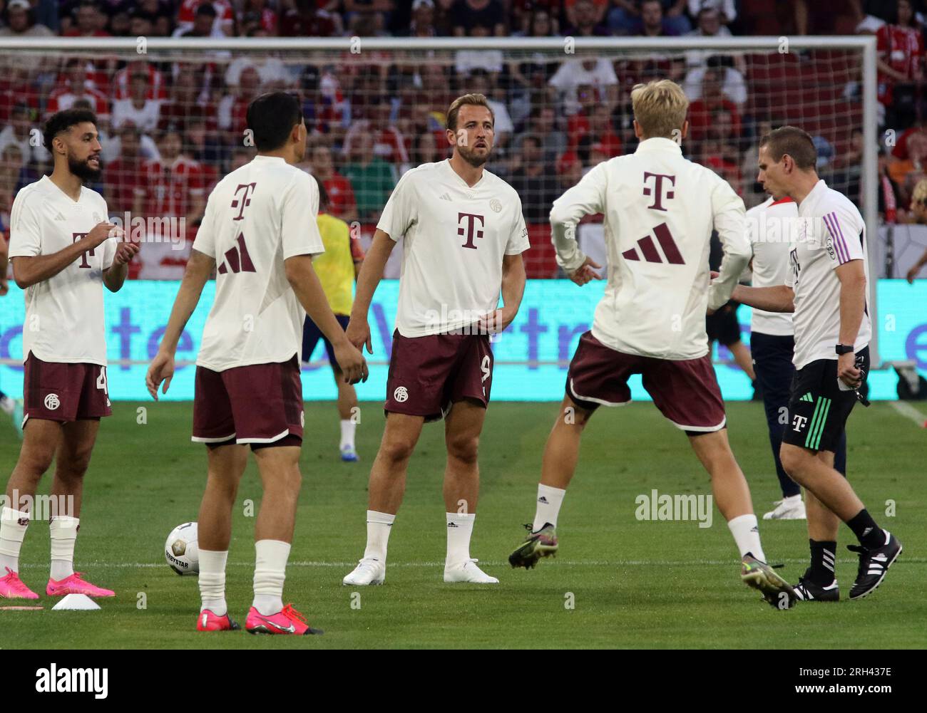 MUNICH, Allemagne. , . Harry KANE d'Angleterre, maintenant le numéro 9 du FC Bayern Muenchen est un joueur nouvellement signé, attaquant dans son premier match pour son nouveau club, vu ici lors du match de Supercup football entre le FC Bayern Muenchen et RB LEIPZIG à l'Allianz Arena de Munich en 12. AOÛT 2023, Allemagne. Aussi sur la photo joueur du FC Bayern 3, Minjae Kim, 40, Noussair Mazraoui, DFL, Fussball, 0:3 (photo et copyright @ ATP images/Arthur THILL (THILL Arthur/ATP/SPP) crédit : SPP Sport Press photo. /Alamy Live News Banque D'Images