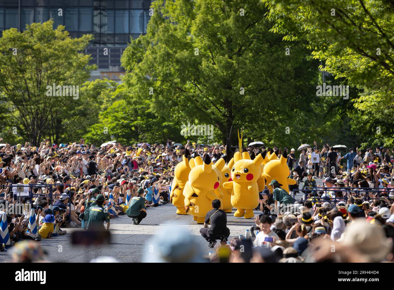 Défilé Pikachu lors des Championnats du monde Pokemon 2023 à Minatomirai, Yokohama, le 11 août 2023. Crédit : Stanislav Kogiku/AFLO/Alamy Live News Banque D'Images