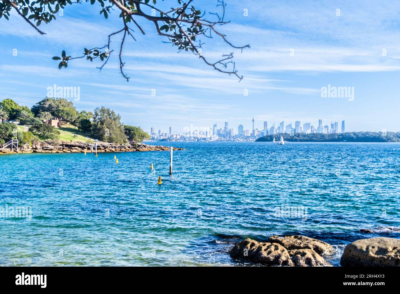 Le paysage urbain de Sydney Australie, tourné de Watson Bay area.the plan de l'eau avec des bâtiments à l'arrière-plan, parfois nous pouvons voir le voyage en bateau Banque D'Images