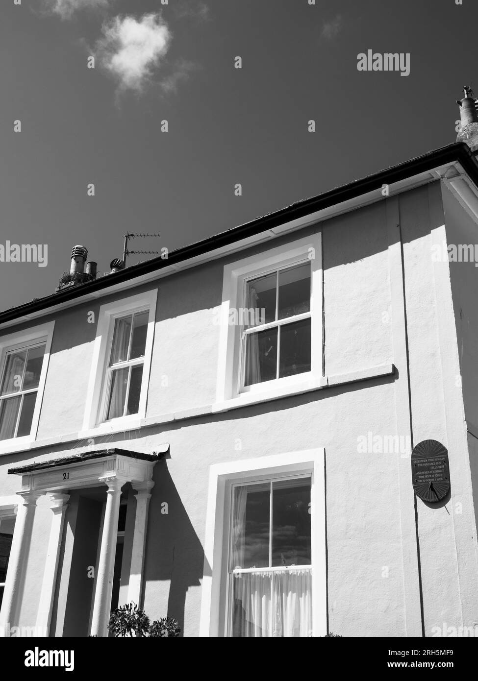 Noir et blanc, Maison de ville de luxe, Penzance, Cornouailles, Angleterre, ROYAUME-UNI, GB. Banque D'Images