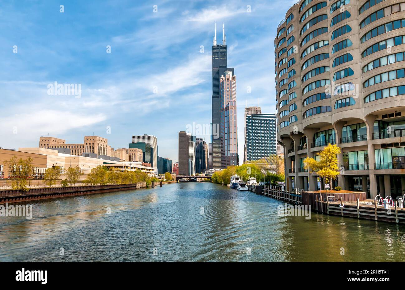 Vue du paysage urbain de Chicago depuis Chicago River Illinois, États-Unis Banque D'Images