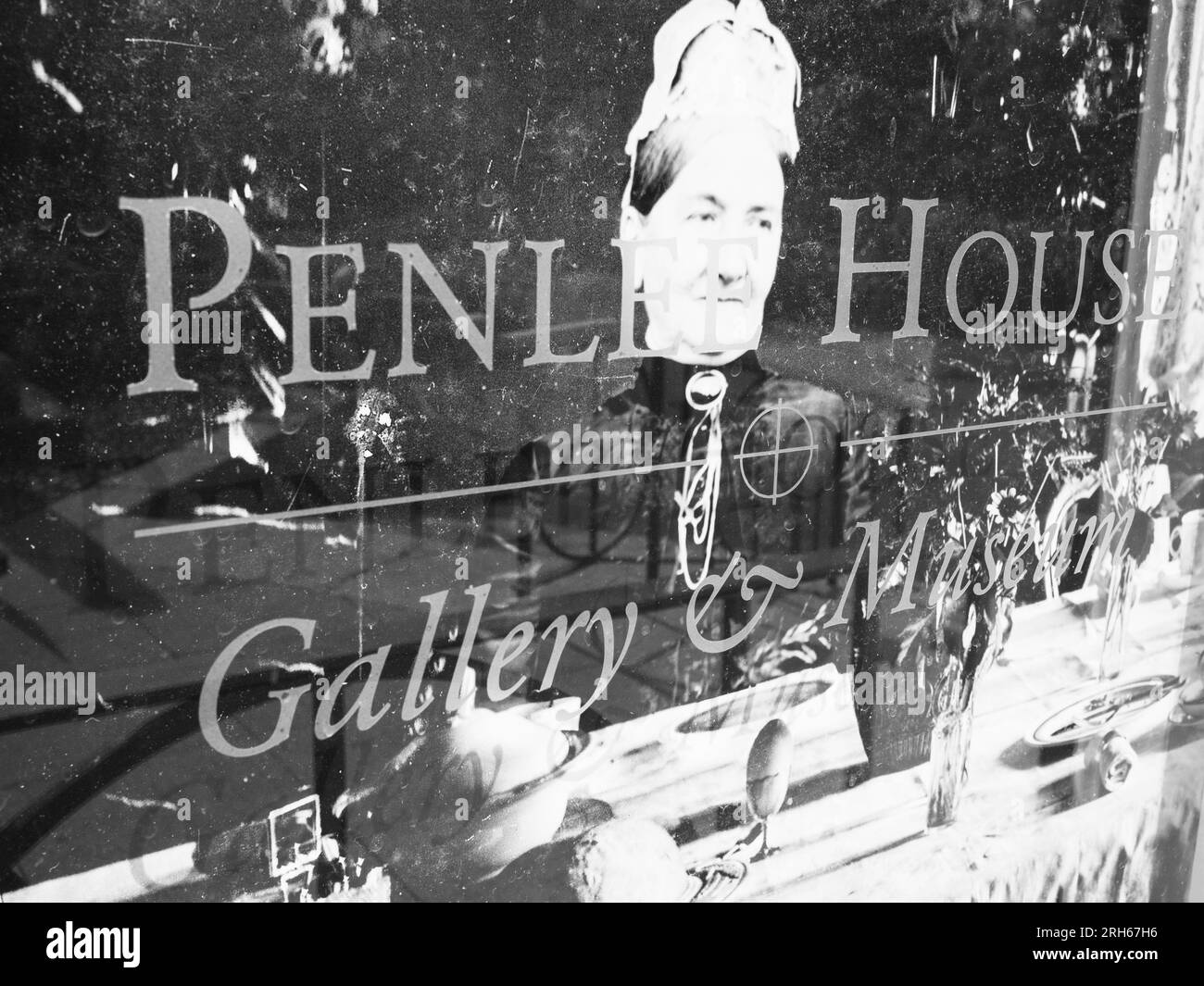 Noir et blanc, Penlee House Gallery & Museum, Penzance, Cornouailles, Angleterre, Royaume-Uni, GO. Banque D'Images Noir et blanc, Penlee House Gallery & Museum, Penzance, Cornouailles, Angleterre, Royaume-Uni, GO. Banque D'Images