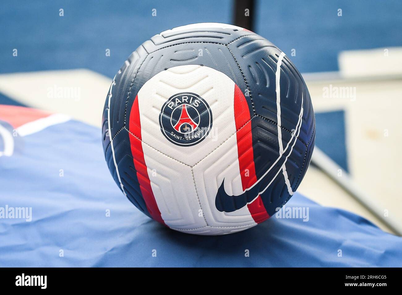 Nike Paris Saint-Germain PSG Academy Ballon De Football 2023/24 - Blanc,  Bleu Marine et Rouge