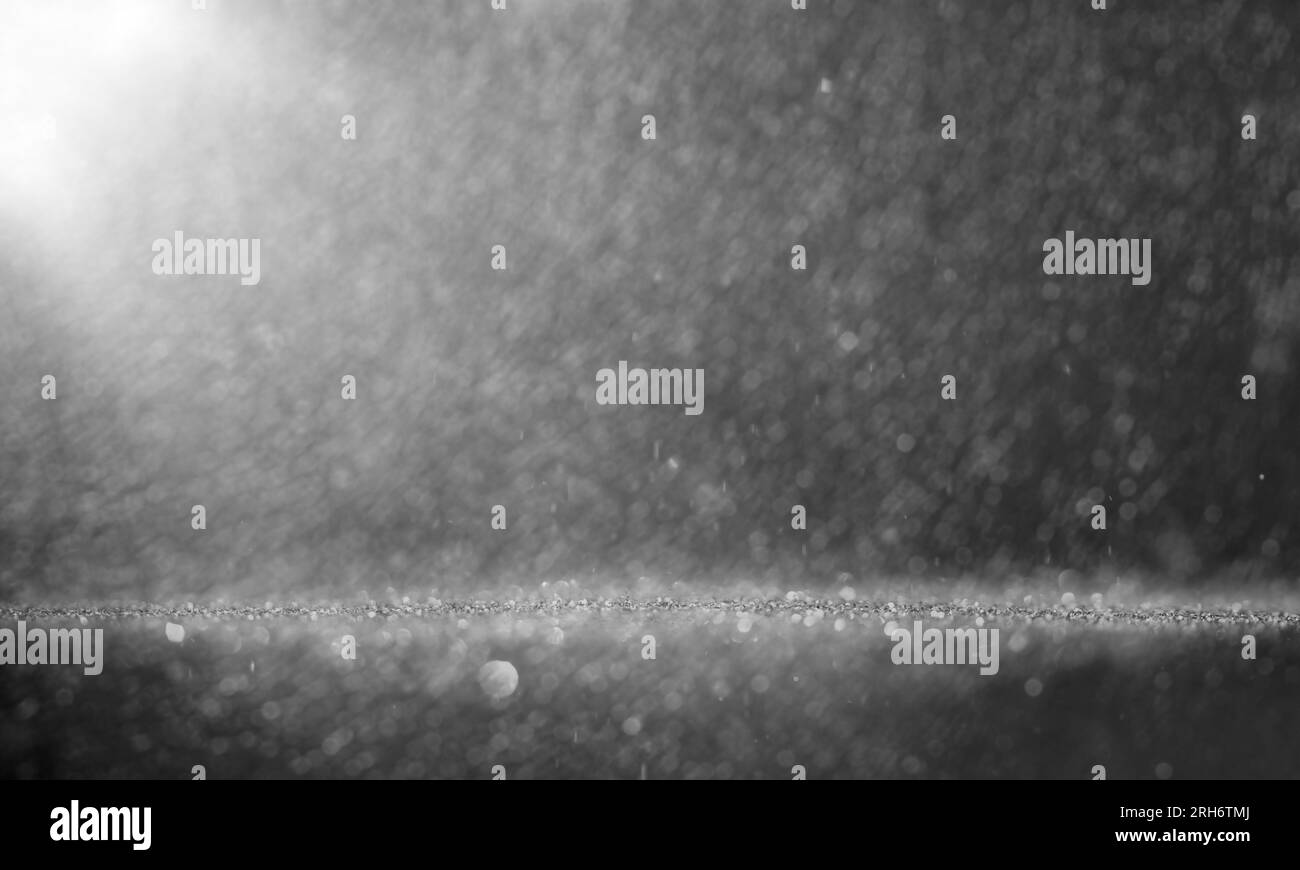 Paillettes abstraites de particules de poussière flottantes brillantes Flare, image de fond de célébration avec espace de copie Banque D'Images