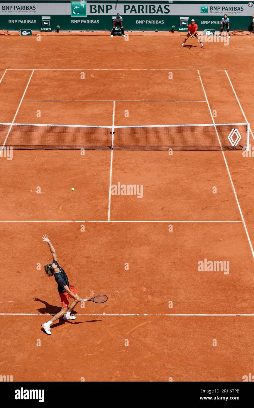 Joueur de tennis allemand Alexander Zverev en action au tournoi de tennis Open de France 2023 à Roland Garros, Paris, France, Europe. Banque D'Images