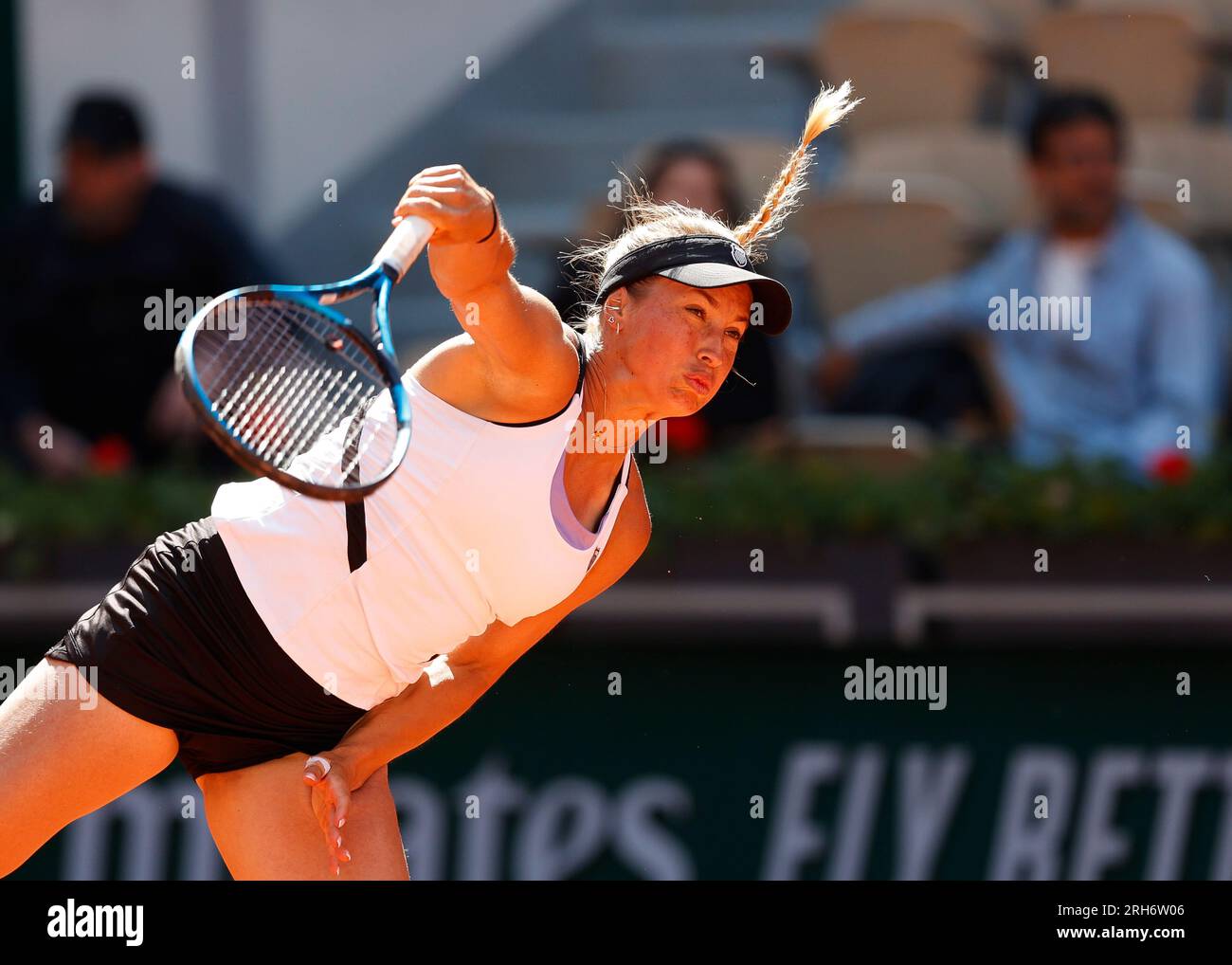 Le joueur de tennis kazakh Yulia Putintseva en action au tournoi de tennis Open de France 2023 à Roland Garros, Paris, France, Europe. Banque D'Images