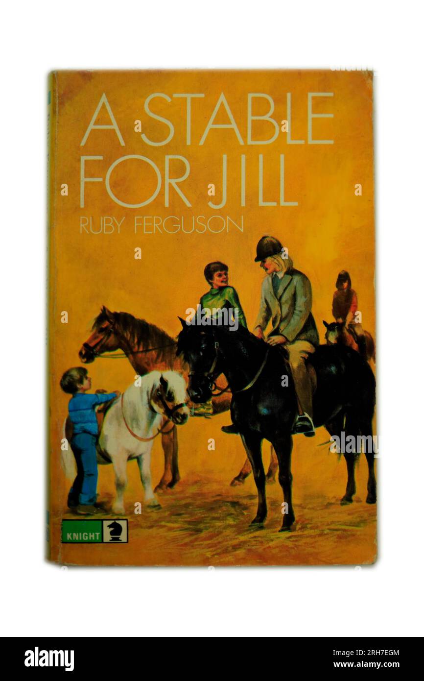 A stable for Jill par Ruby Ferguson couverture de livre de poche ancienne. Studio mis en place avec fond blanc. Banque D'Images