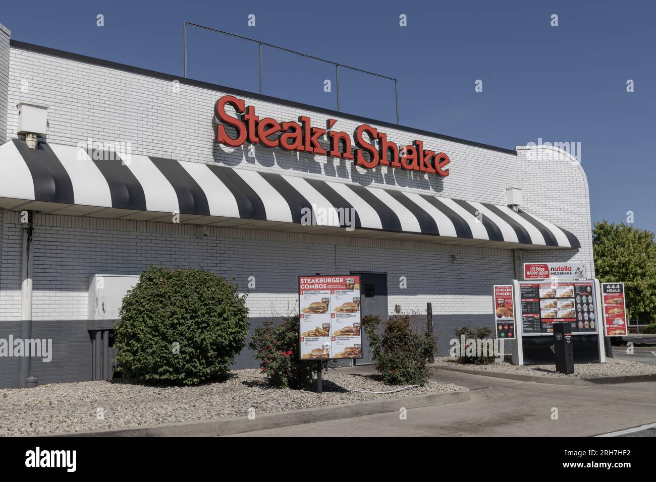 Noblesville - 13 août 2023 : chaîne de restaurants Steak 'n Shake fast  casual. Steak 'n Shake est situé dans le Midwest et le sud des États-Unis  Photo Stock - Alamy