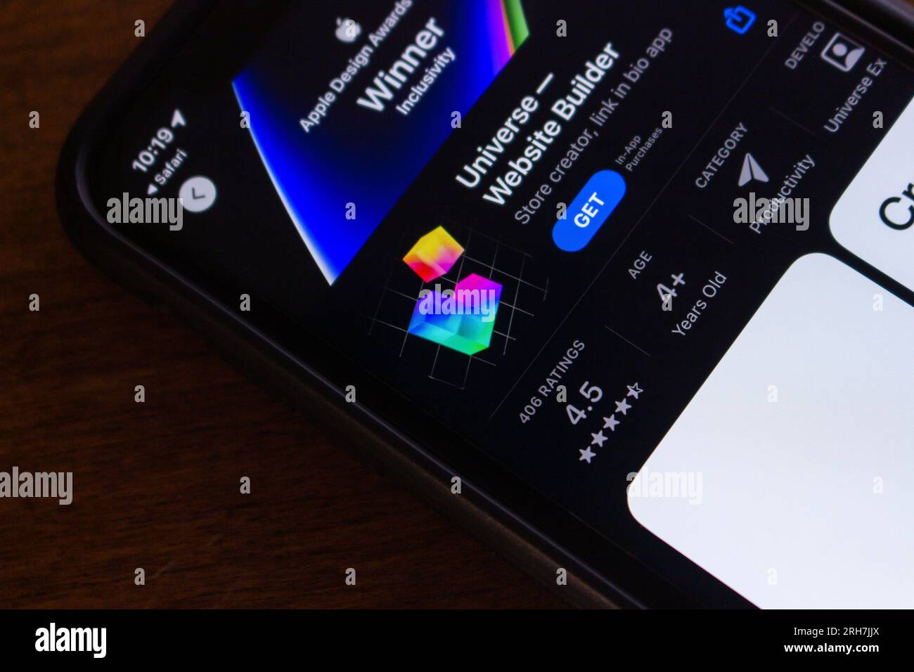 Vancouver, CANADA - août 6 2023 : application Universe vue dans l'App Store sur iPhone. Universe est un créateur de site Web personnalisé pour iPhone et iPad Banque D'Images