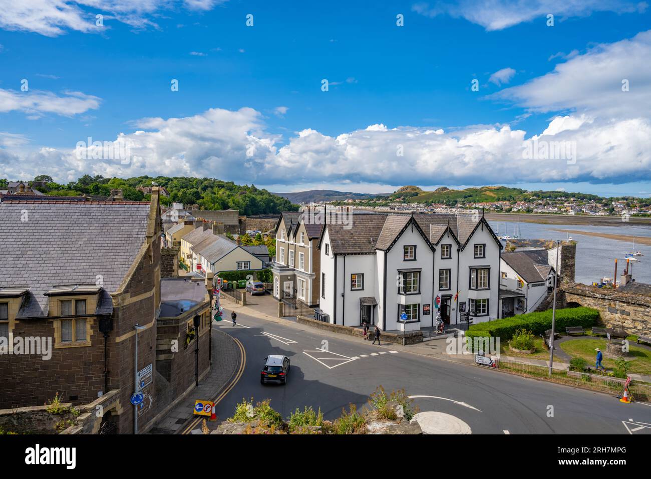 Vue sur la ville de Conwy vers Llandudno depuis le château de Conwy Banque D'Images