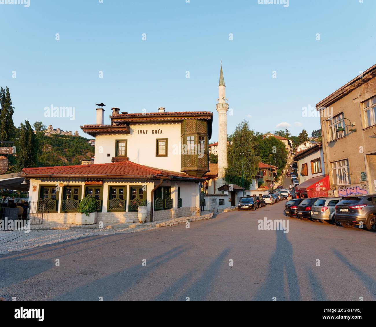 Restaurant INAT Kuca dans la ville de Sarajevo, Bosnie-Herzégovine, 14 août 2023. Il a été déplacé et reconstruit lors de la construction de l'hôtel de ville. Banque D'Images