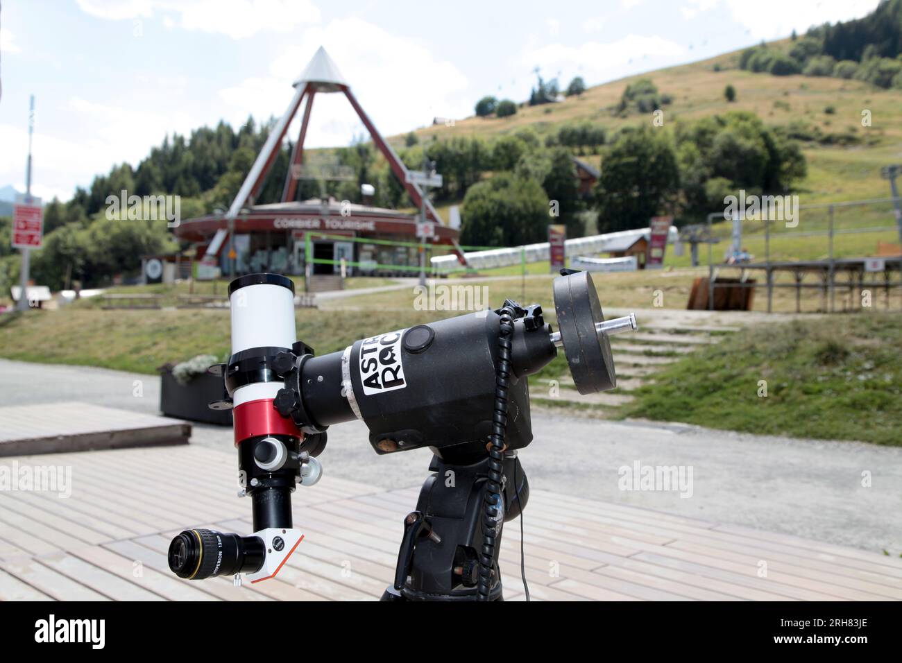 France Villarembert : Evènement l'Astronomie dans tous ses éclats sur le front de neige de la station du Corbier. Observation du soleil et étoiles Banque D'Images