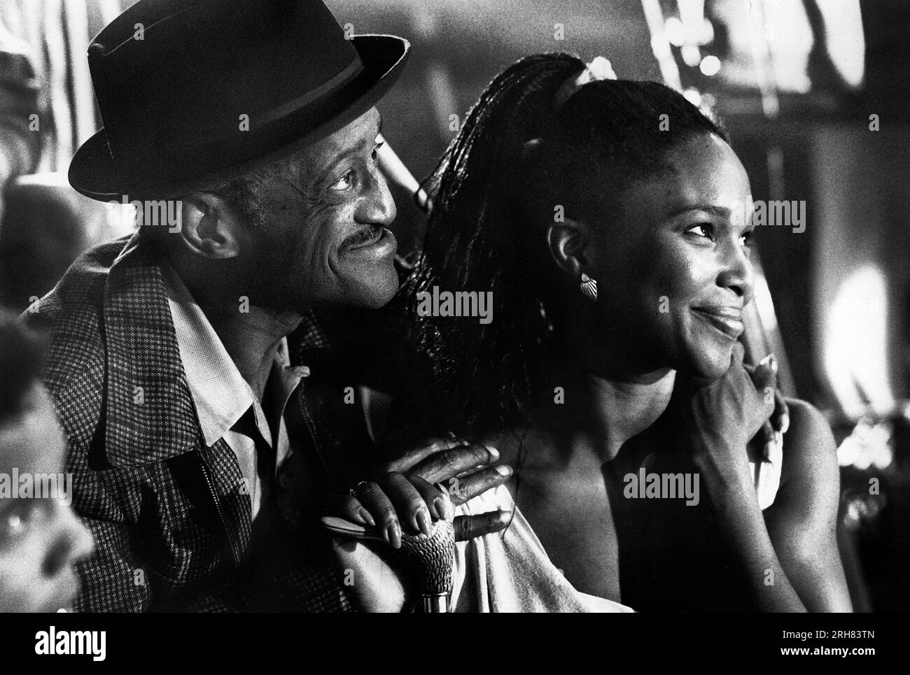 Sammy Davis, Jr., Suzzanne Douglas, sur le tournage du film, 'Tap', TriStar Pictures, 1989 Banque D'Images