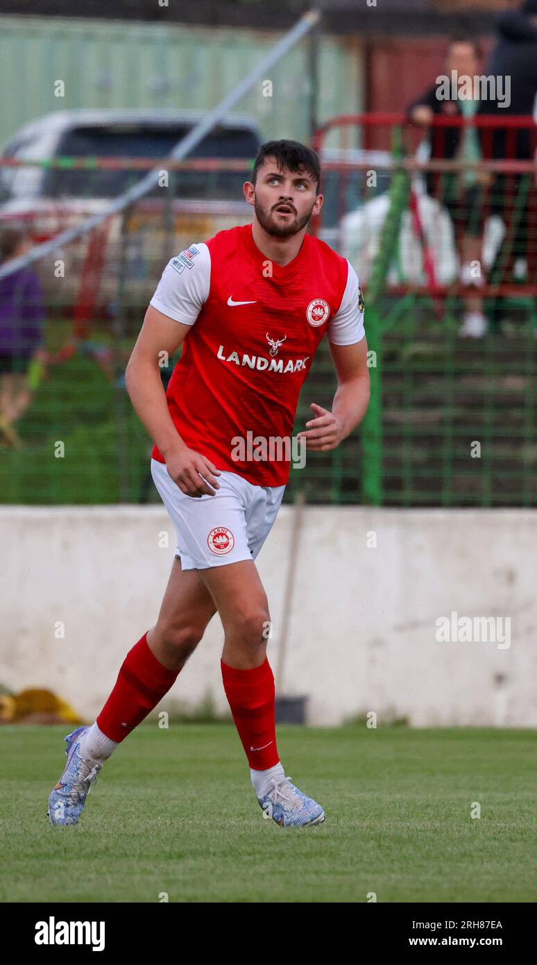 BetMcLean Oval, Belfast, Irlande du Nord, Royaume-Uni. 11 août 2023. Sports Direct Premiership – Glentoran 1 Larne2, footballeur Larne, joueur de football Lee bonis. Banque D'Images