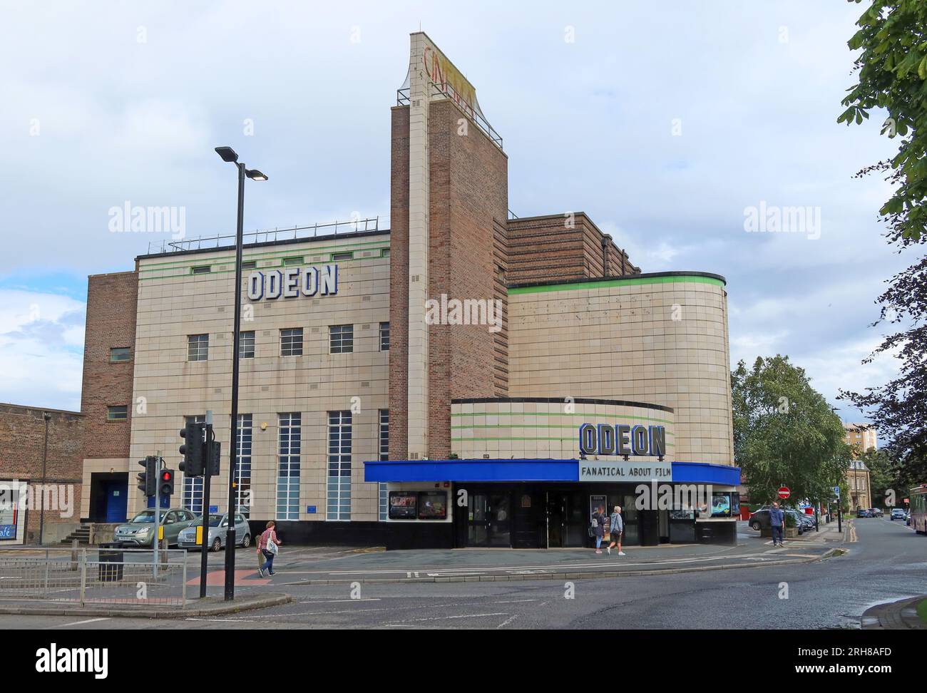 Le cinéma moderne 1936 de l'Odeon, East Parade, centre-ville de Harrogate, North Yorkshire, Angleterre, ROYAUME-UNI, HG1 5LB Banque D'Images